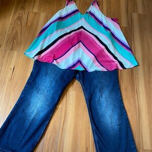 Women Silver Jeans Company jeans & Multi color swing Top!!!